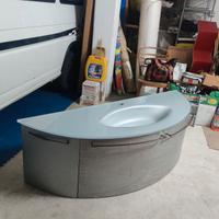 Mobile lavabo grigio a mezzaluna