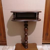 Mobiletto vintage in legno per entrata.