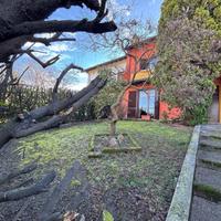 MORTARA CITTA': AMPIA VILLETTA A SCHIERA CON GIARD