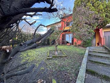 MORTARA CITTA': AMPIA VILLETTA A SCHIERA CON GIARD