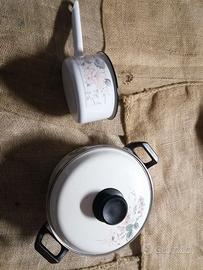 set di pentola e pentolino decorazione floreale