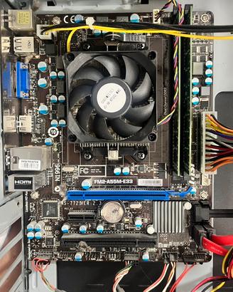 Case pc completo di lettore cd e scheda madre