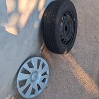 cerchi Yaris originali con copricerchi