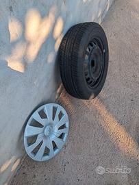 cerchi Yaris originali con copricerchi