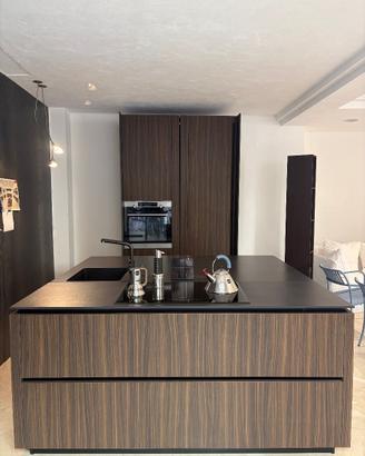 Cucina con isola quadrata MESONS GOCCIA SCONTO-55%