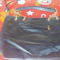 Borsa Nera con Catene Dorate 