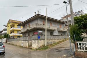 Villa a Montesilvano Colle