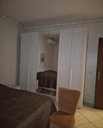 CAMERA DA LETTO MATRIMONIALE COME NUOVA