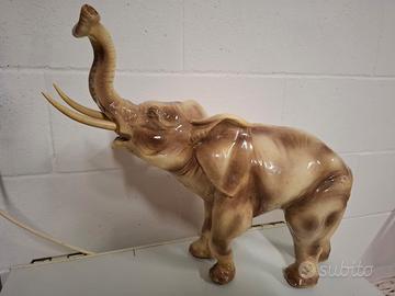 ELEFANTE IN PORCELLANA CON ZANNE