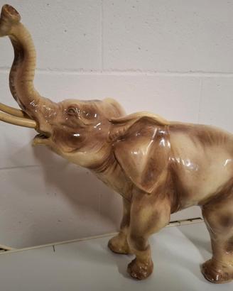 ELEFANTE IN PORCELLANA CON ZANNE