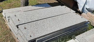 Gradini e pavimento in granito rosa