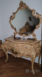 comò in stile barocco