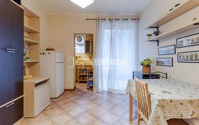 MONOLOCALE CON BALCONE