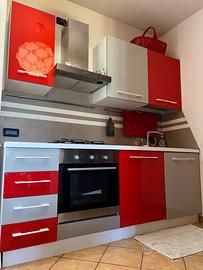 CUCINA CON FORNELLI FORNO VENTILATO E LAVASTOVIGL
