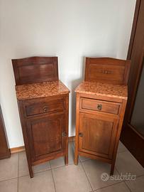 Coppia di comodini d'epoca in legno