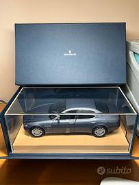 Modellino Maserati Quattroporte 1:18 con teca