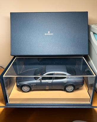 Modellino Maserati Quattroporte 1:18 con teca