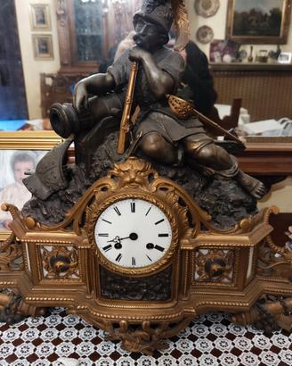 Orologio da tavolo in bronzo