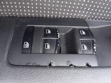 Pulsantiera anteriore sx AUDI A3 anno 2006 5 porte