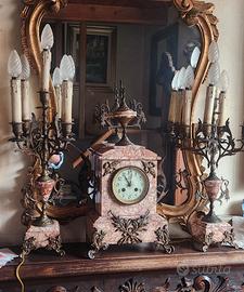 orologio e candelabri antichi in marmo rosa