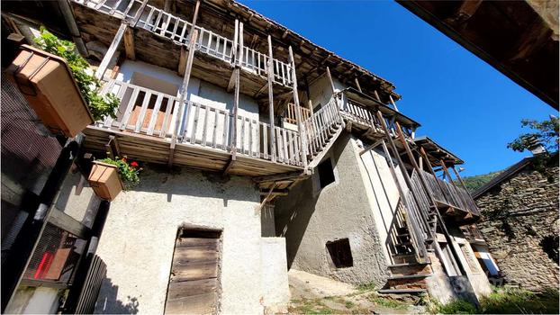 Casa con giardino in borgata montana