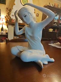 Porcellana Favaro Cecchetto donna in posa