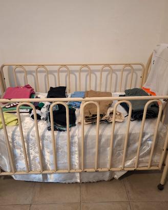 Culla di famiglia in ferro battuto 