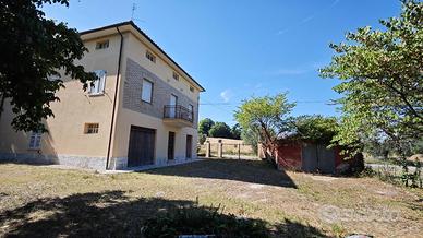 Villa indipendente con terreno e corte privati