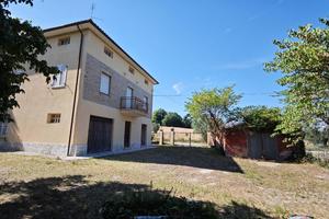 Villa indipendente con terreno e corte privati