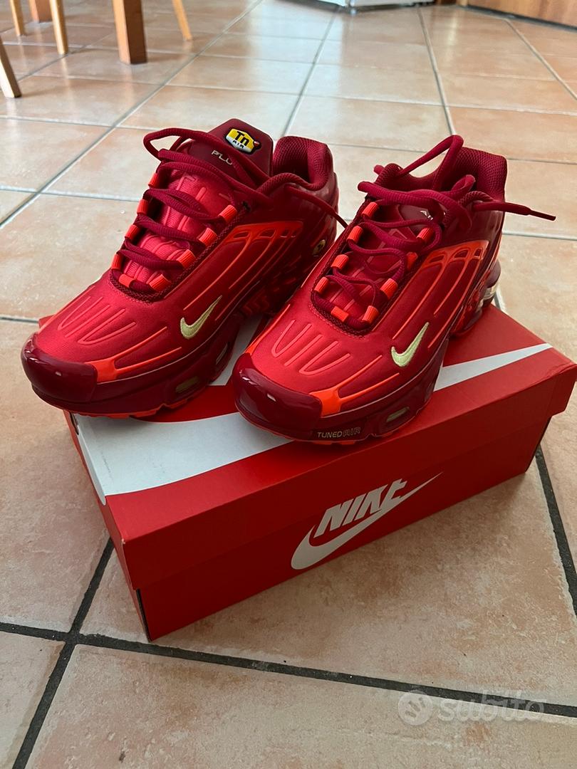 Nike tn squalo rosse e nere hotsell