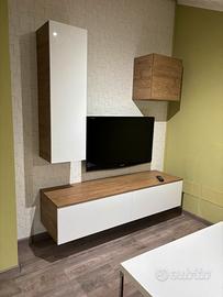 Parete tv con divano