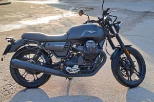 Moto Guzzi V7 iii Stone (2019)