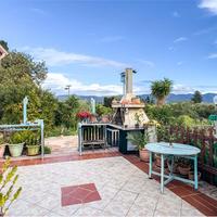 Casa indipendente con grande terreno