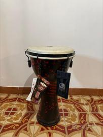 Tamburo toca percussioni