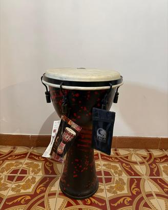 Tamburo toca percussioni