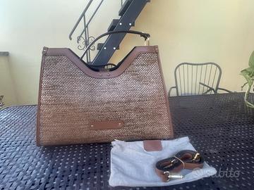Borsa artigianale in paglia intrecciata e pelle
