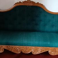 Divani Luigi Filippo a barca in noce.