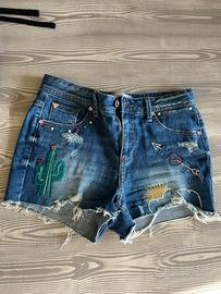 Shorts modello Hotpants in jeans Guess taglia 25