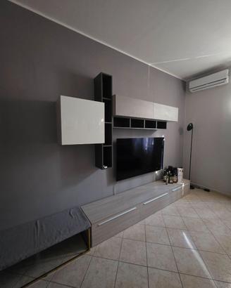 Parete attrezzata componibile + complementi arredo