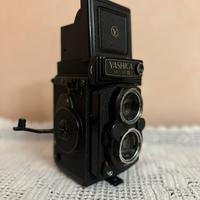 Vintage reflex Yashica Mat 124