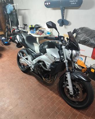 Suzuki gsr 600 (2008)