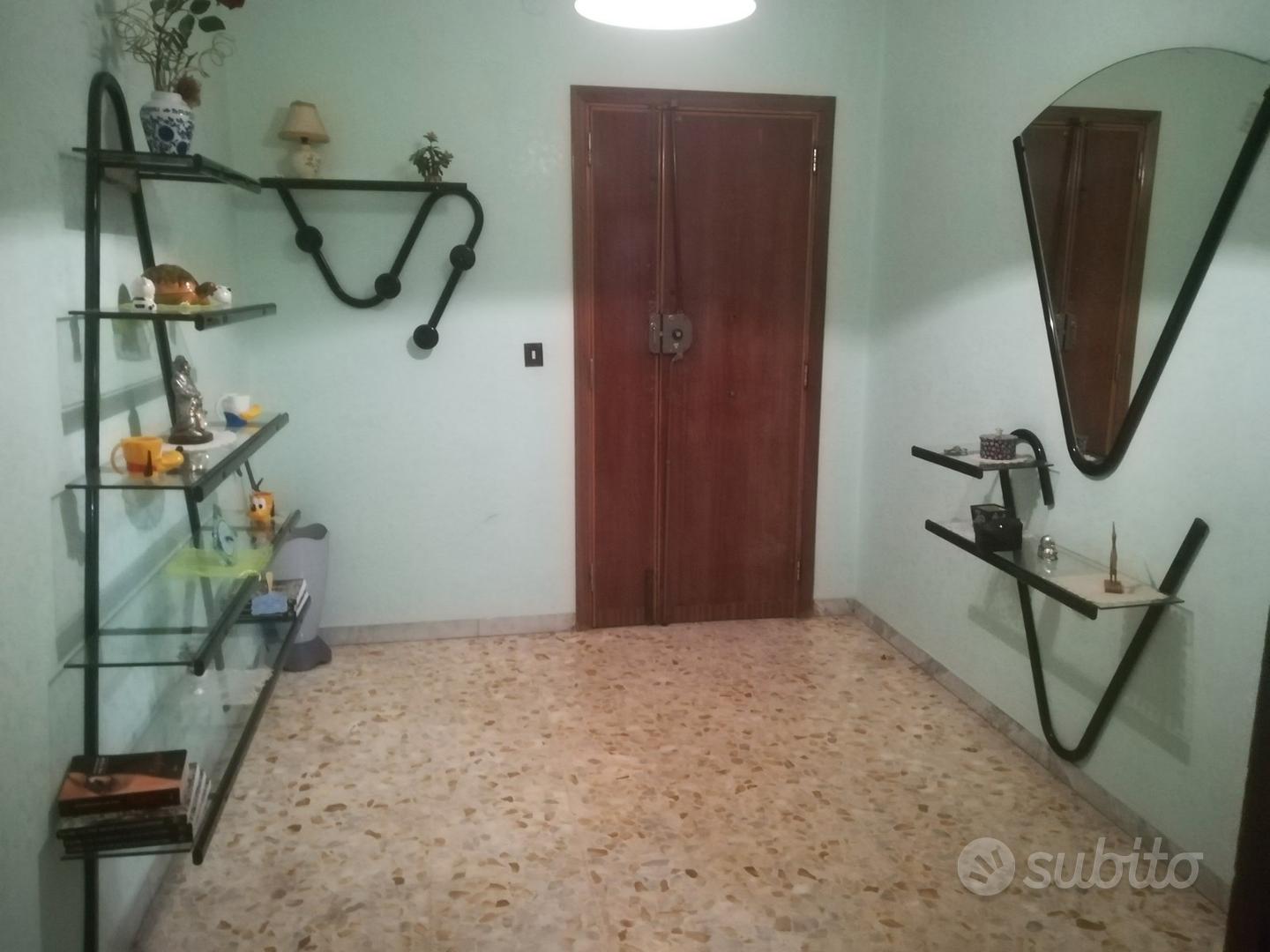 Stanza ammobiliata