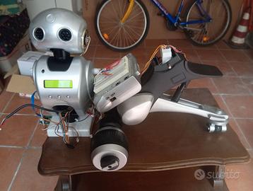 Robottino IDroid 01 parzialmente montato