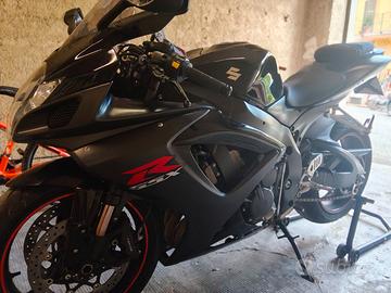 Suzuki GSX R750
