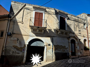 Casa indipendente con garage a Ragusa ibla
