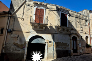 Casa indipendente con garage a Ragusa ibla