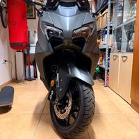 Yamaha t-max 560 05/25 akrapovich garanzia 5 anni