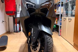 Yamaha t-max 560 05/25 akrapovich garanzia 5 anni