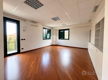 UFFICIO A LONATO DEL GARDA