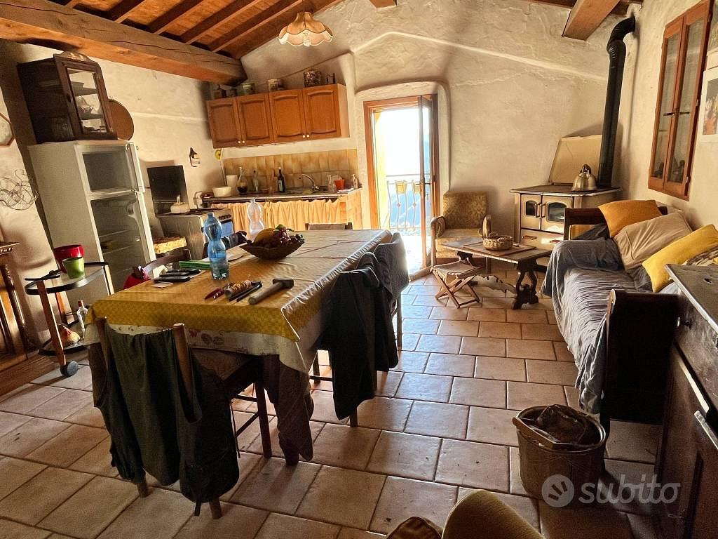 Rustico / Casale di 88 m² con 1 locale a Pigna - Altro